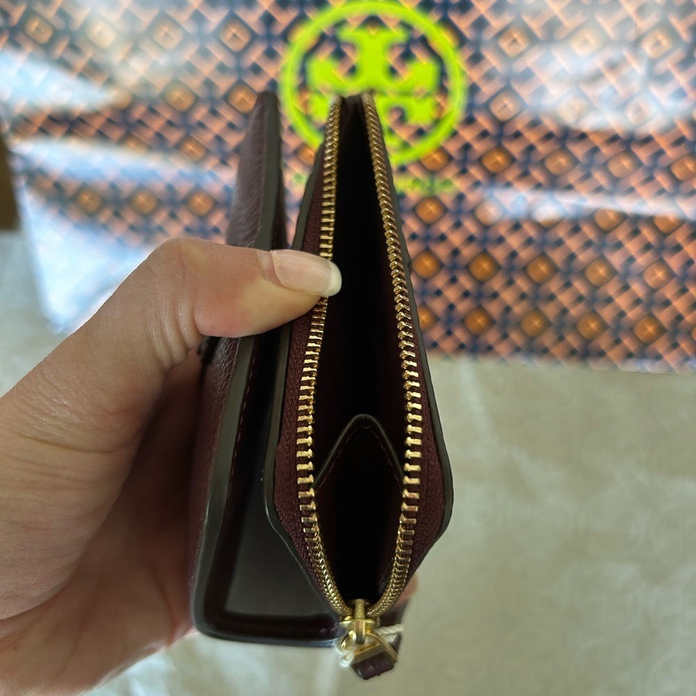 Tory Burch McGraw Bifold Wallet Wine - Picture 9 of 13